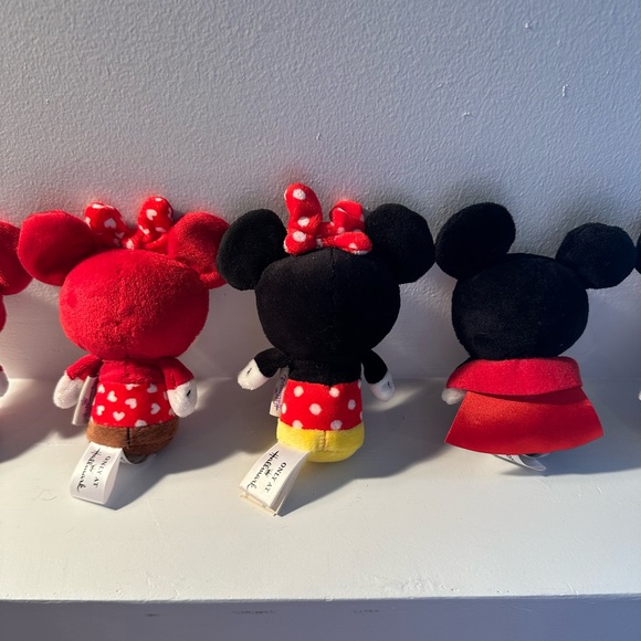 Sweet set of 5 Mickey and Minnie, lovable Hallmark itty bitty’s ♥️✨ Free gifts!! - Picture 7 of 9